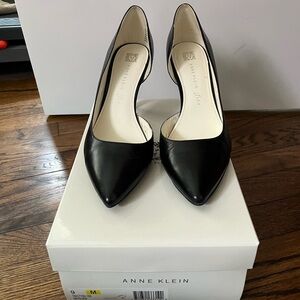 Anne Klein Black Heels Classic Pointed-Toe